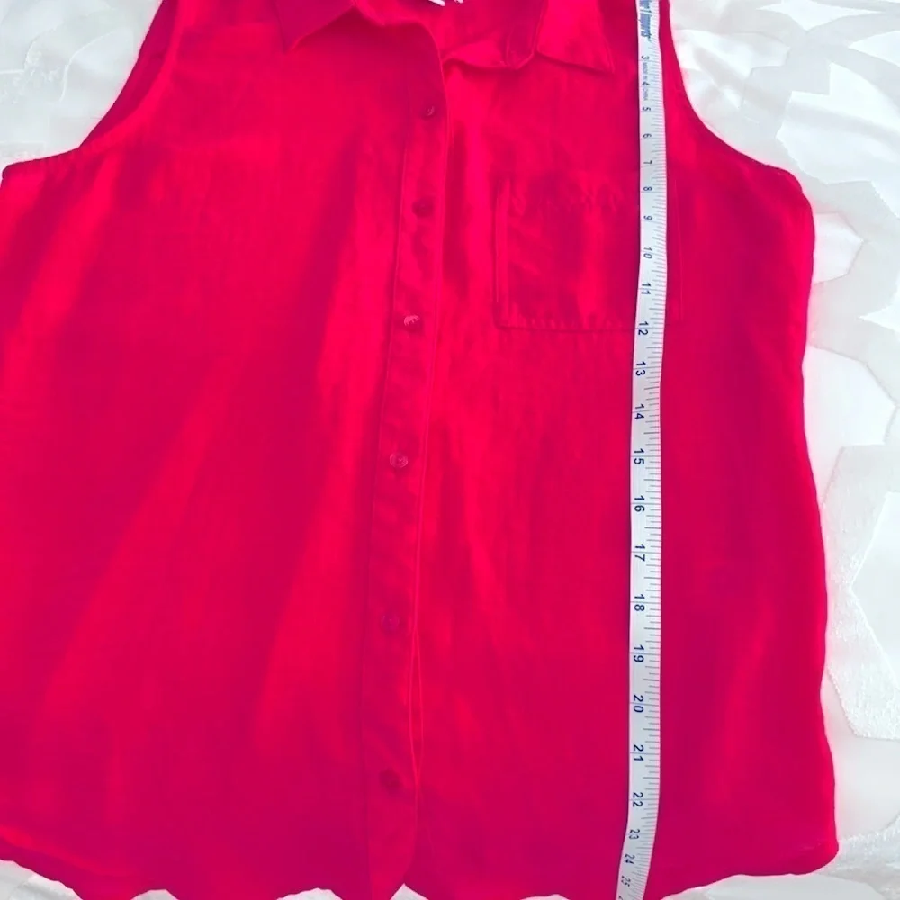 Liz Claiborne PINK Collared Button Sleeveless High/Low Top. Size Medium.